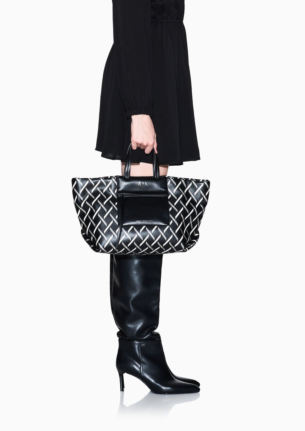 Bolso Armani Exchange de mano con gráfico